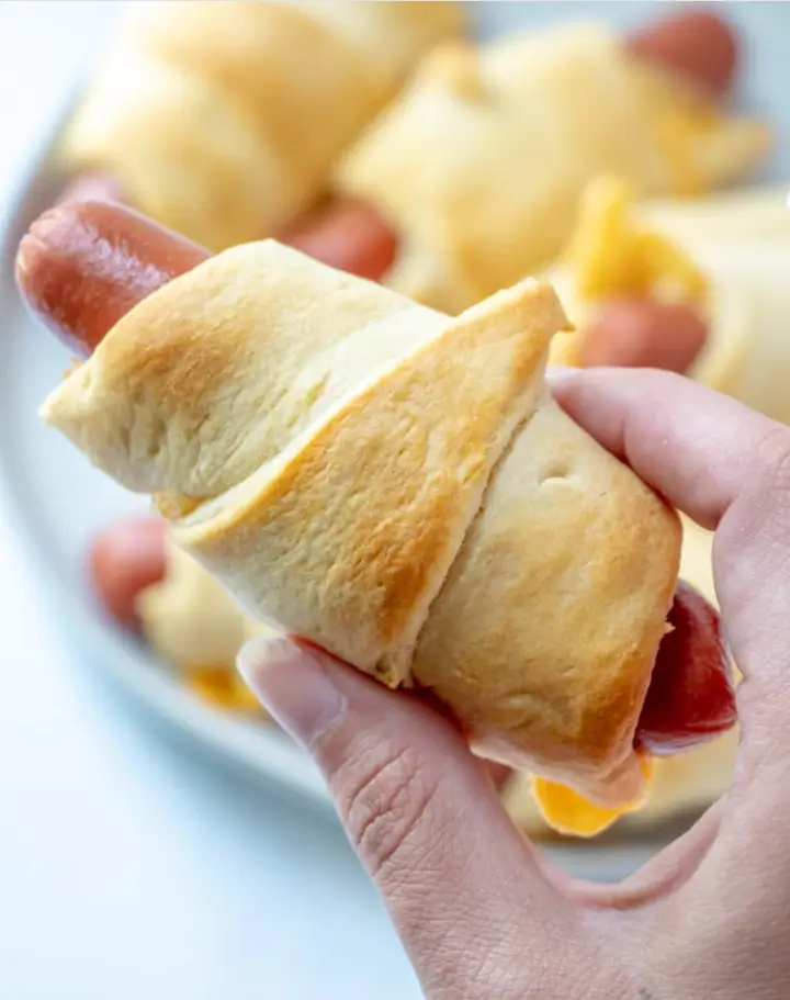👉 Mummy Crescent Dogs: Easy & Spooky Halloween Appetizer